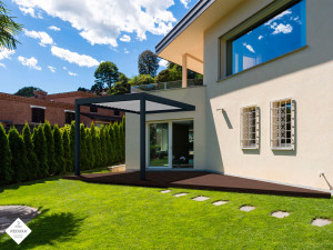 pergola bioclimatique adossée lames orientables 2 poteaux