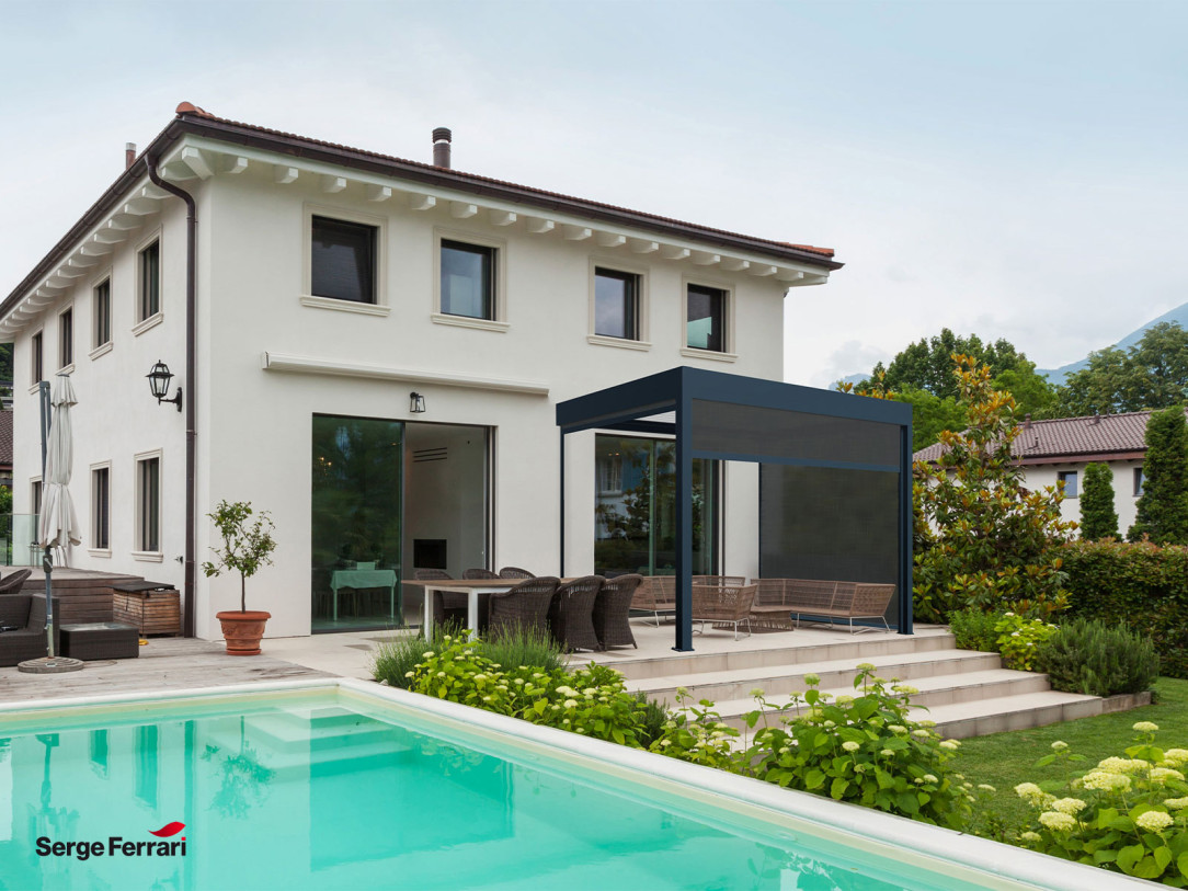 pergola bioclimatique adossée 3x3 stores sombres